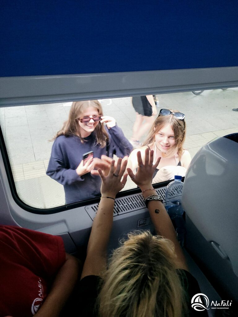 Podróż pociągiem na obóz żeglarski