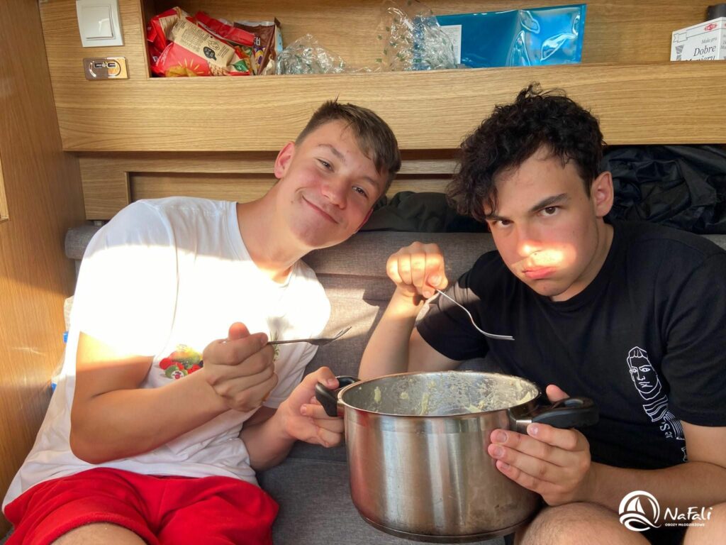 Jedzenie prosto z garnka